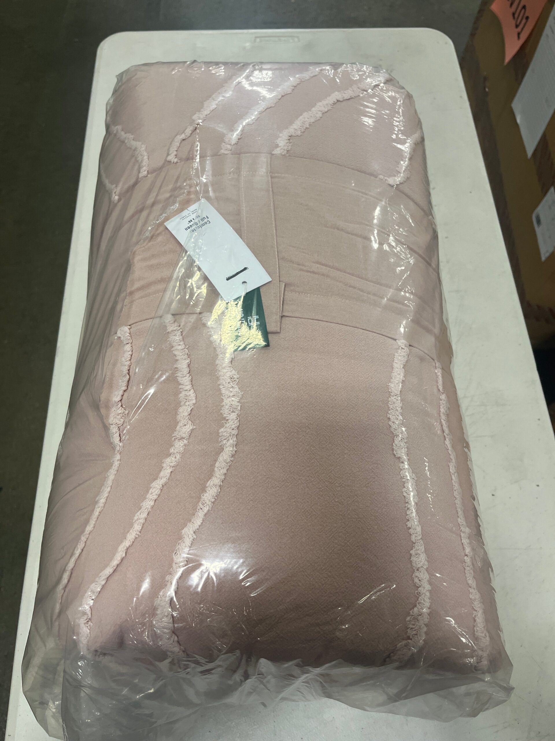 Retail return merchandise packed on a pallet