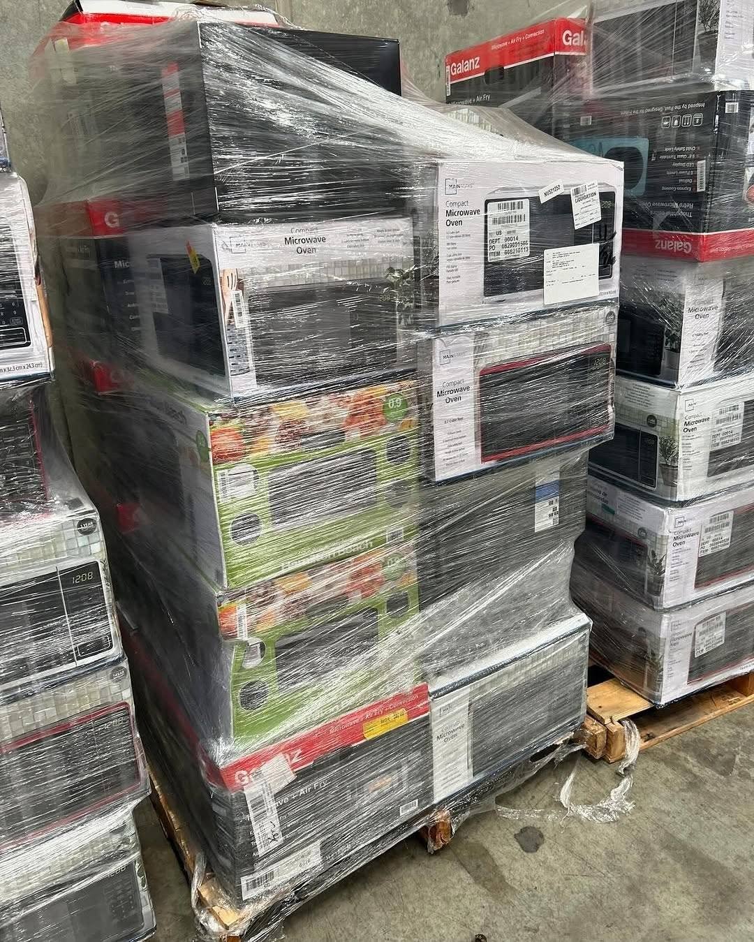 Cardboard boxes arranged for pallet transport