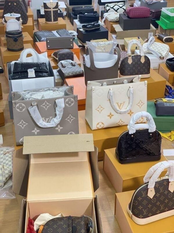 Branded Ladies Handbags Pallet – 200 Pieces Luxury Designer Bags Wholesale