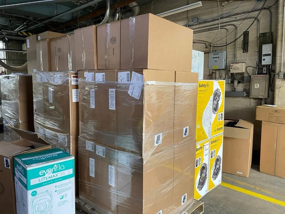 Home electronics included in a liquidation lot
