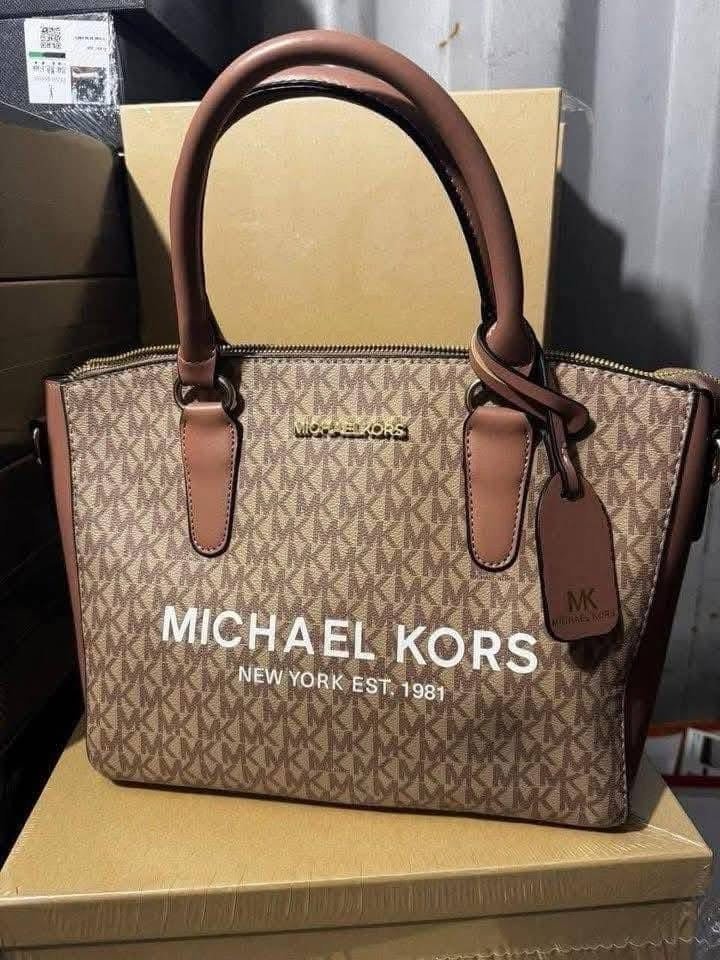 Branded Ladies Handbags Pallet – 200 Pieces Luxury Designer Bags Wholesale - Image 21