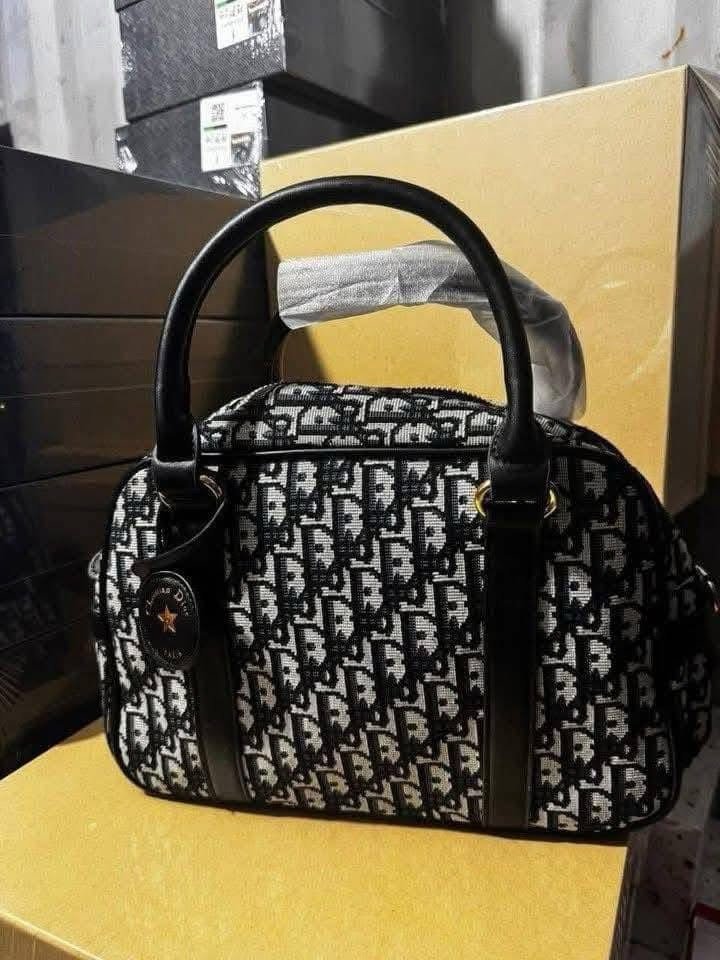 Branded Ladies Handbags Pallet – 200 Pieces Luxury Designer Bags Wholesale - Image 23