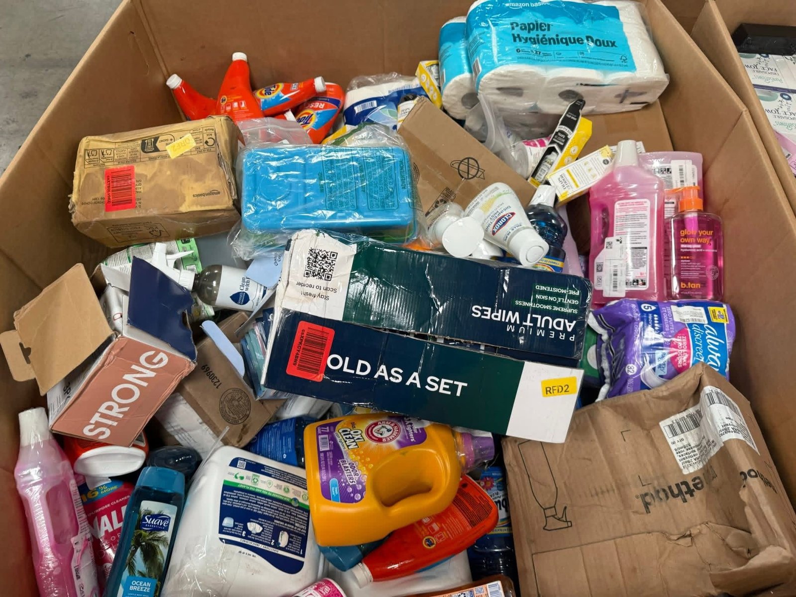 Cleaning products packaged for bulk distribution